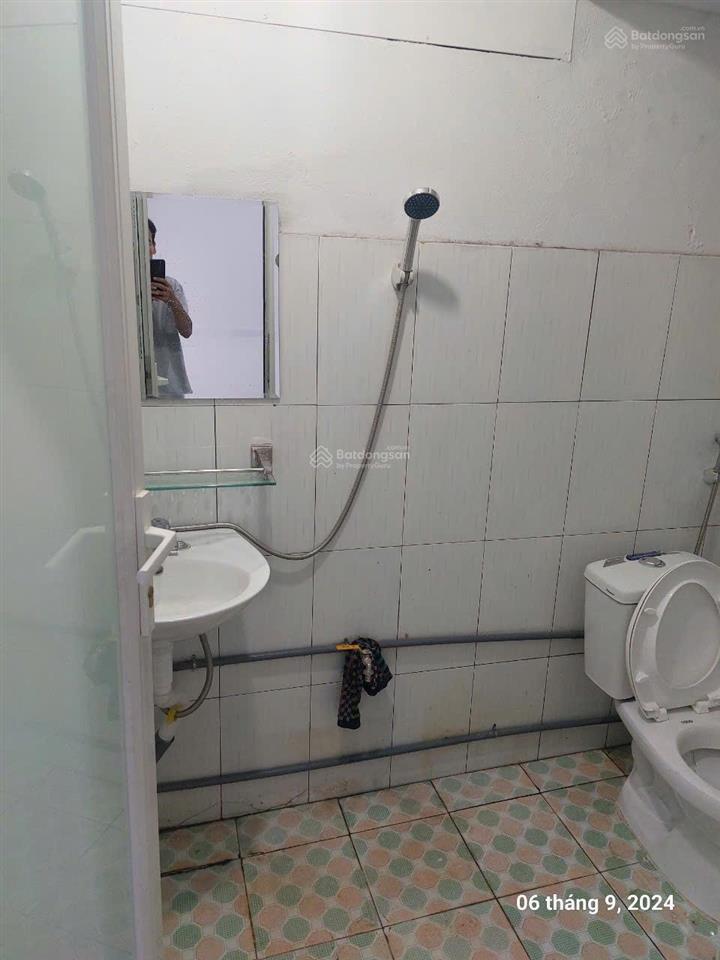 Nhà cấp 4, sạch sẽ kinh doanh tốt, 2 mặt ngõ, đường trước nhà 3 ô tô