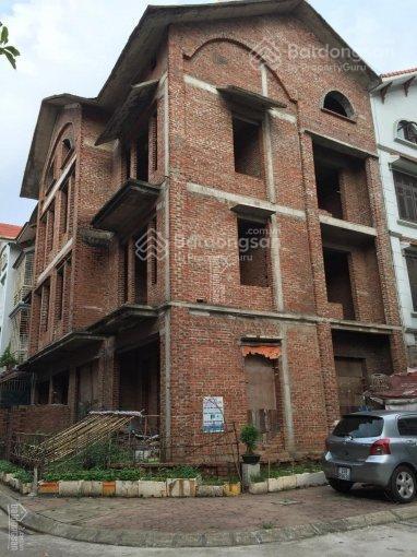 Bán gấp biệt thự 325m2 lô góc hai mặt đường, trục chính dự án