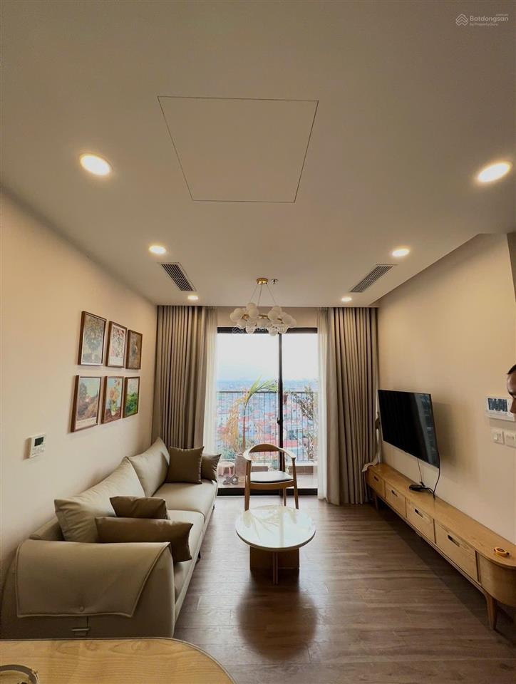 Cho thuê căn 3 ngủ toà sp sky oasis tầng 9 chính chủ (toà cao cấp phân khu) full nội thất