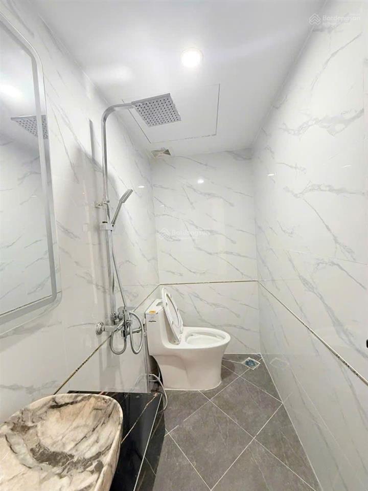 Chính chủ bán nhà mặt phố hàng gà  vị trí vàng phố cổ hoàn kiếm  mặt tiền rộng 5m  sổ đỏ