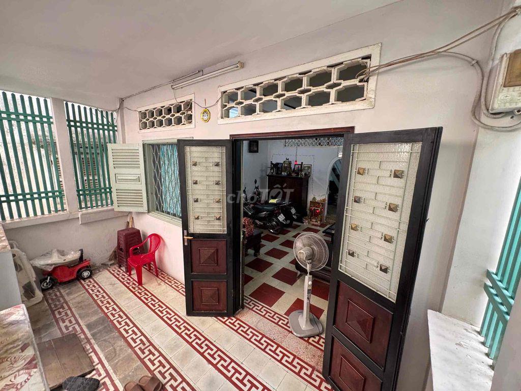 BÁN NHÀ DIỆN TÍCH LỚN 70m2