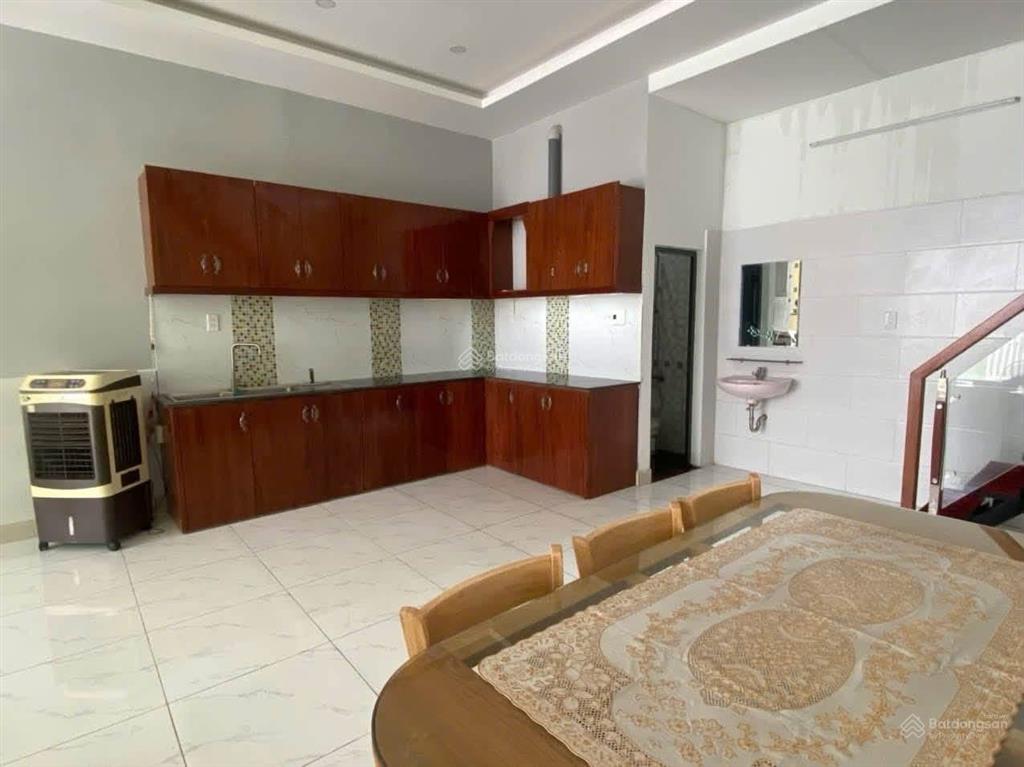 Mặt tiền trần bình trọng  vị trí siêu đẹp  3.5 tầng  5pn 71m2  hoàn công đầy đủ