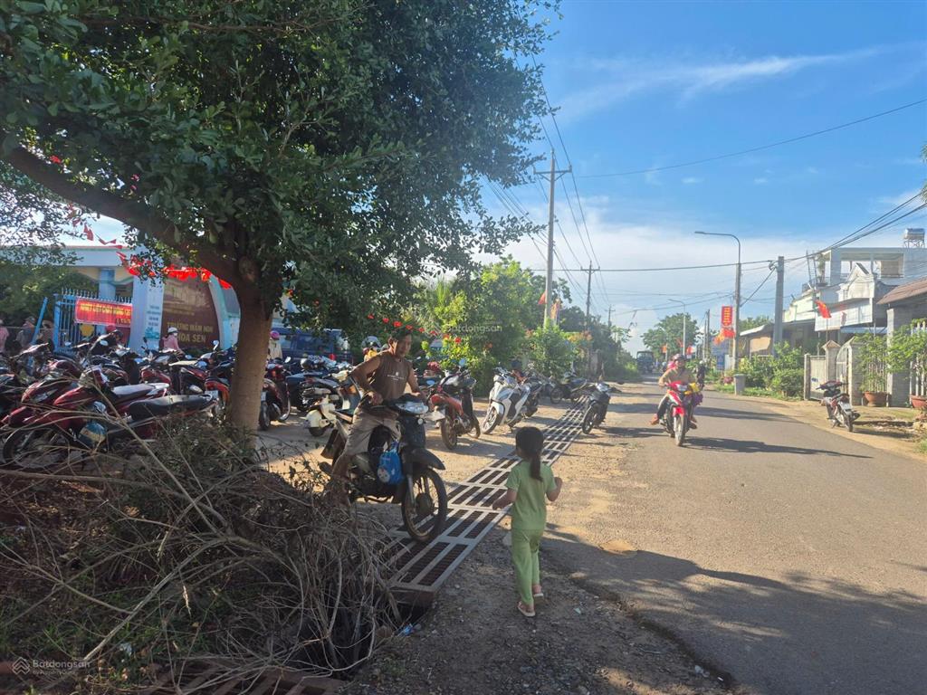 Bán mặt tiền kinh doanh, kế bên trường mầm non hoa sen, tiểu học trung dũng, sổ riêng