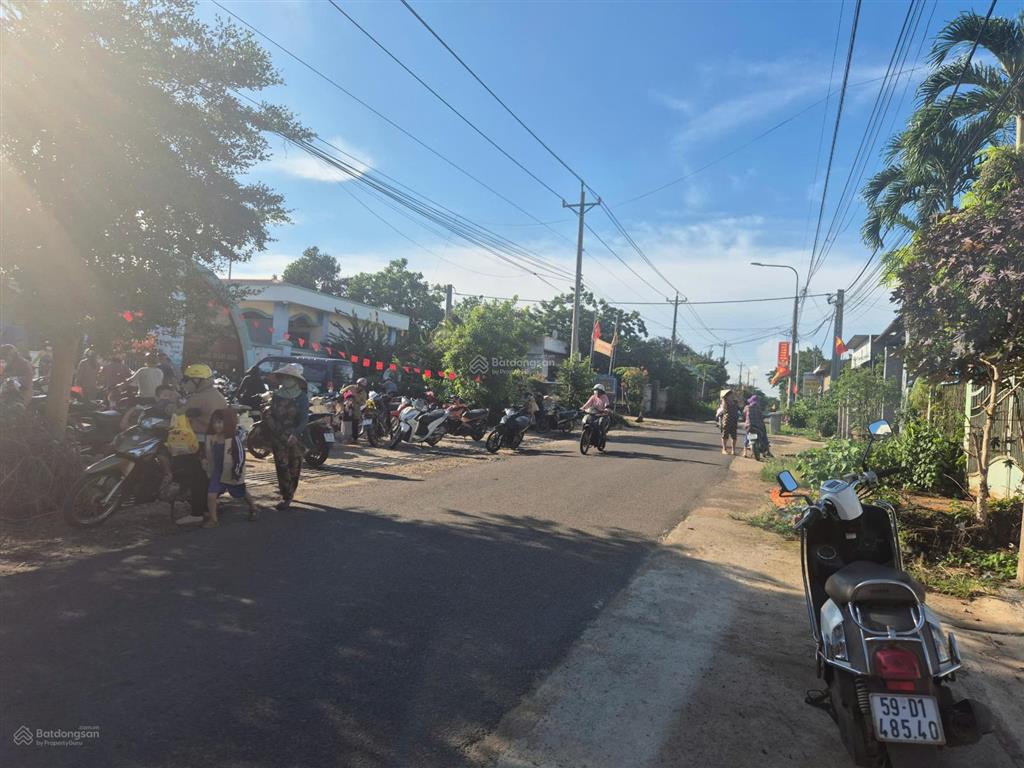 Bán mặt tiền kinh doanh, kế bên trường mầm non hoa sen, tiểu học trung dũng, sổ riêng