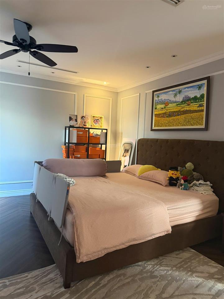 Cho thuê biệt thự song lập 250m2 hoa sữa, vinhomes riverside, hoàn thiện đẹp có thang máy, 04pn4wc