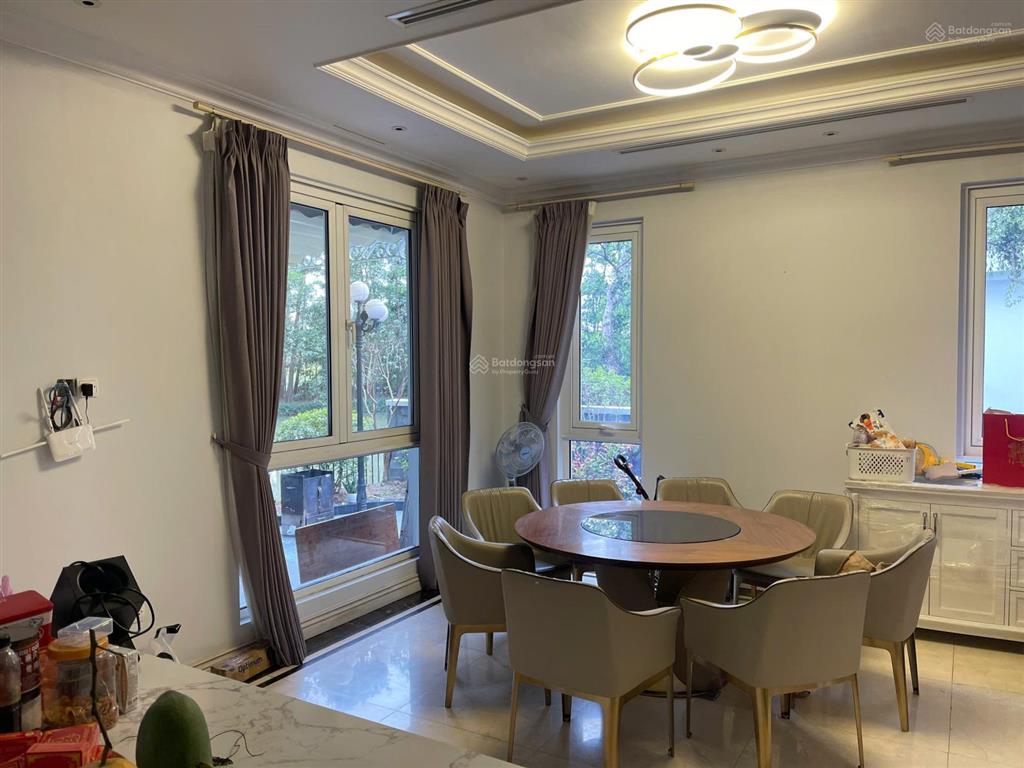Cho thuê biệt thự song lập 250m2 hoa sữa, vinhomes riverside, hoàn thiện đẹp có thang máy, 04pn4wc