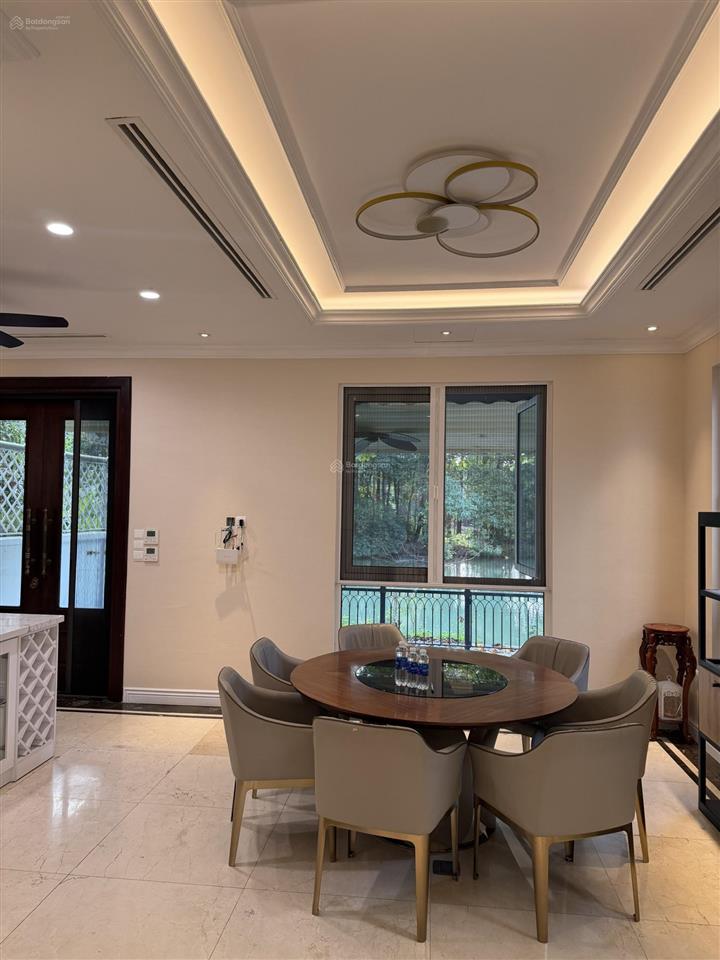 Cho thuê biệt thự song lập 250m2 hoa sữa, vinhomes riverside, hoàn thiện đẹp có thang máy, 04pn4wc