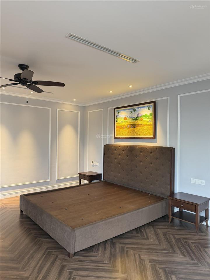 Cho thuê biệt thự song lập 250m2 hoa sữa, vinhomes riverside, hoàn thiện đẹp có thang máy, 04pn4wc