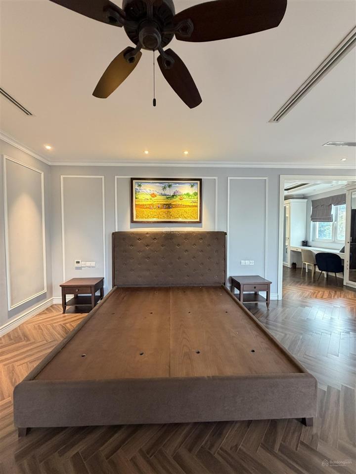 Cho thuê biệt thự song lập 250m2 hoa sữa, vinhomes riverside, hoàn thiện đẹp có thang máy, 04pn4wc