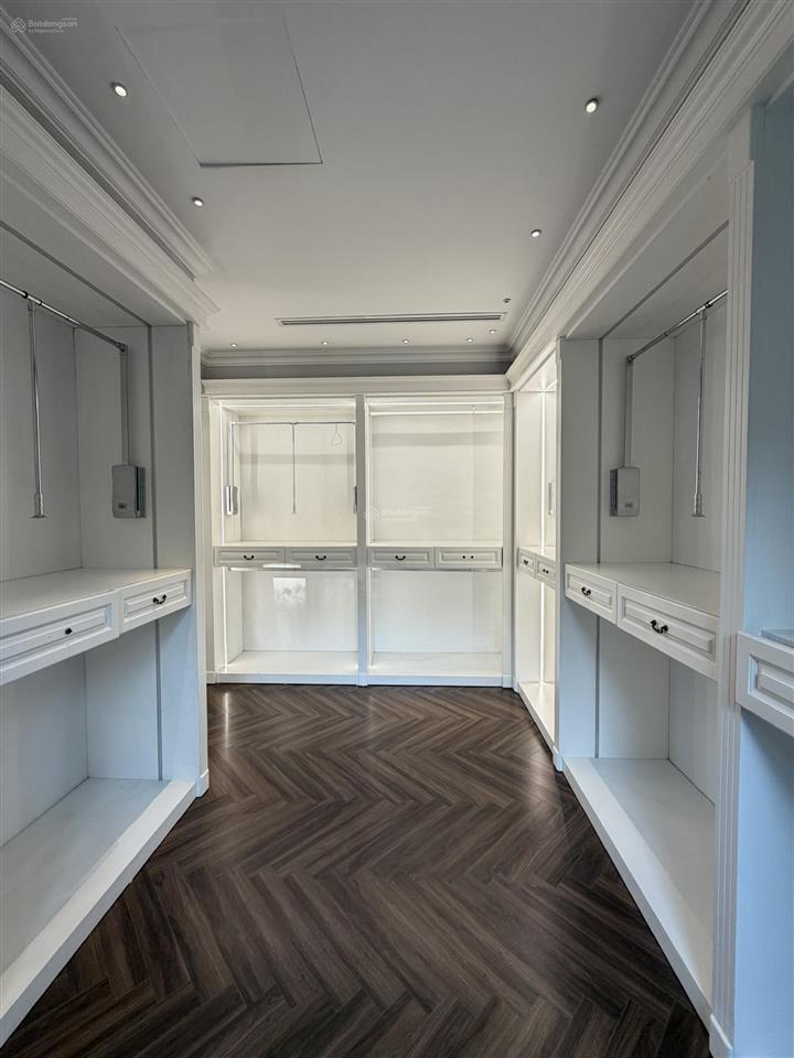 Cho thuê biệt thự song lập 250m2 hoa sữa, vinhomes riverside, hoàn thiện đẹp có thang máy, 04pn4wc