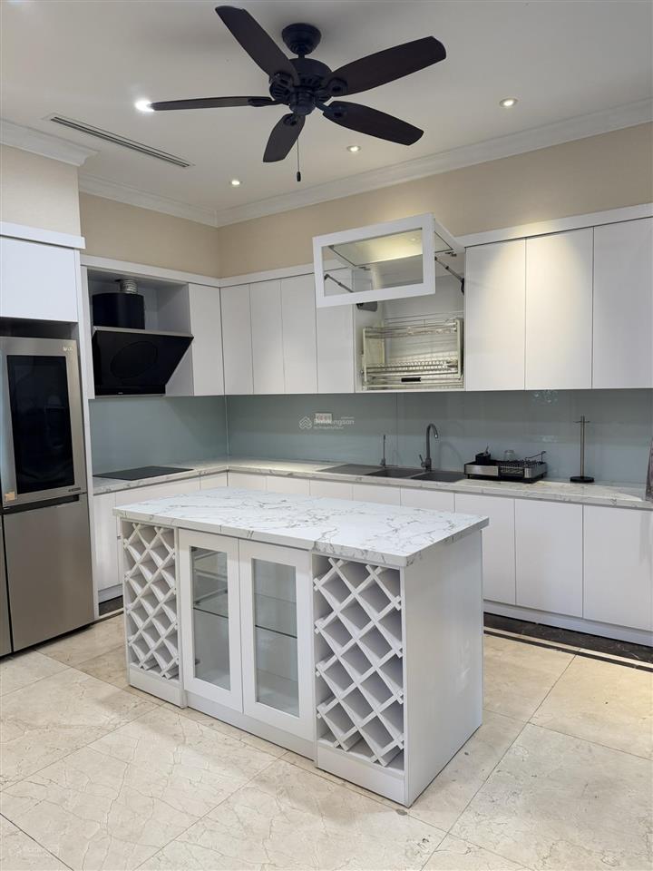 Cho thuê biệt thự song lập 250m2 hoa sữa, vinhomes riverside, hoàn thiện đẹp có thang máy, 04pn4wc