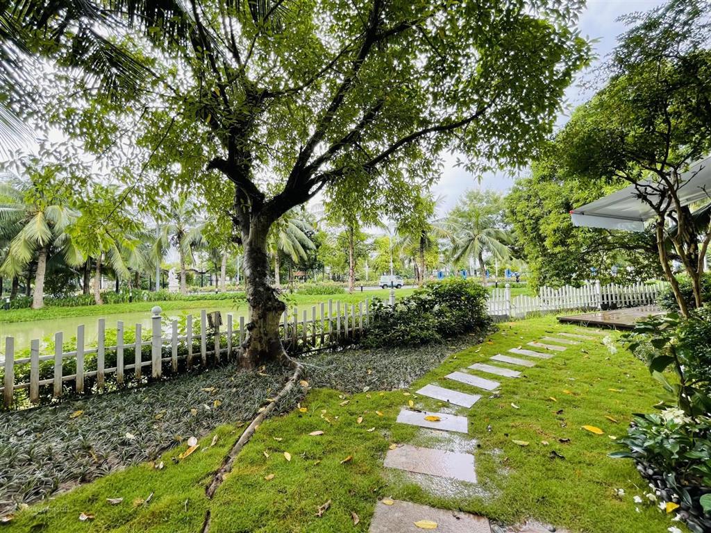 Bán biệt thự đơn lập 366.8 m2 vinhomes riverside, view sông ngã ba lớn nội khu 5pn, 5wc, có bể hơi