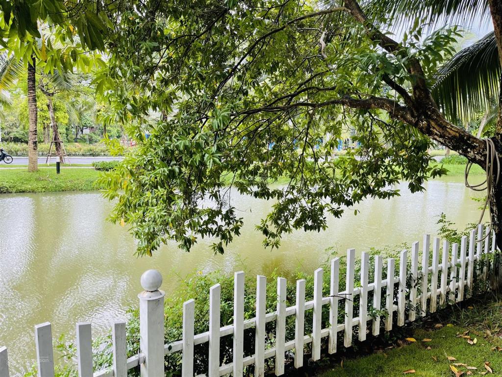 Bán biệt thự đơn lập 366.8 m2 vinhomes riverside, view sông ngã ba lớn nội khu 5pn, 5wc, có bể hơi