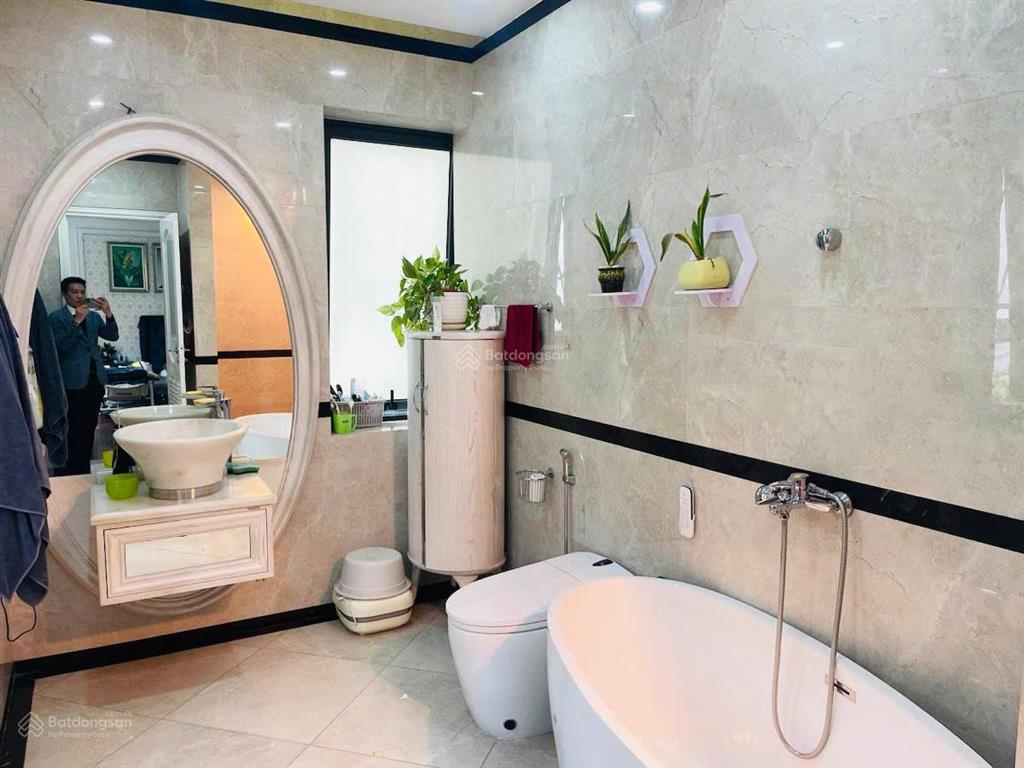 Bán biệt thự đơn lập 366.8 m2 vinhomes riverside, view sông ngã ba lớn nội khu 5pn, 5wc, có bể hơi