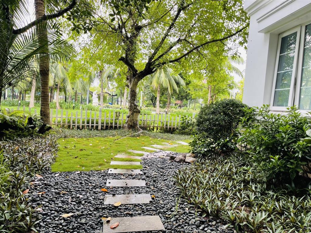 Bán biệt thự đơn lập 366.8 m2 vinhomes riverside, view sông ngã ba lớn nội khu 5pn, 5wc, có bể hơi