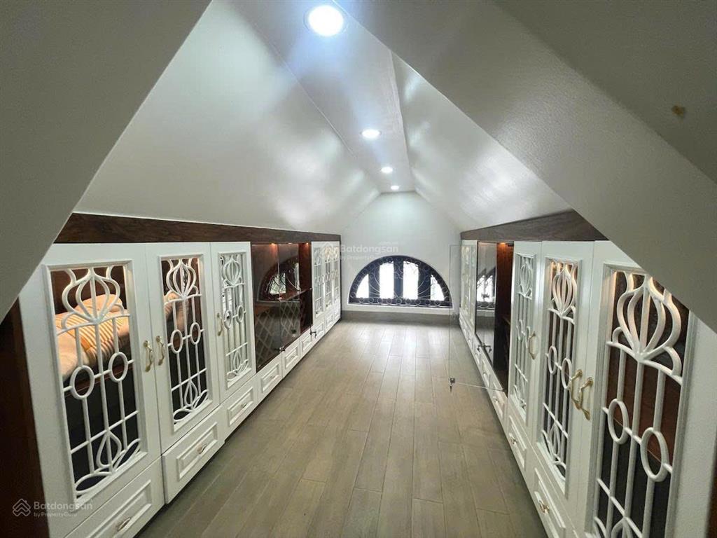 Bán biệt thự đơn lập 366.8 m2 vinhomes riverside, view sông ngã ba lớn nội khu 5pn, 5wc, có bể hơi
