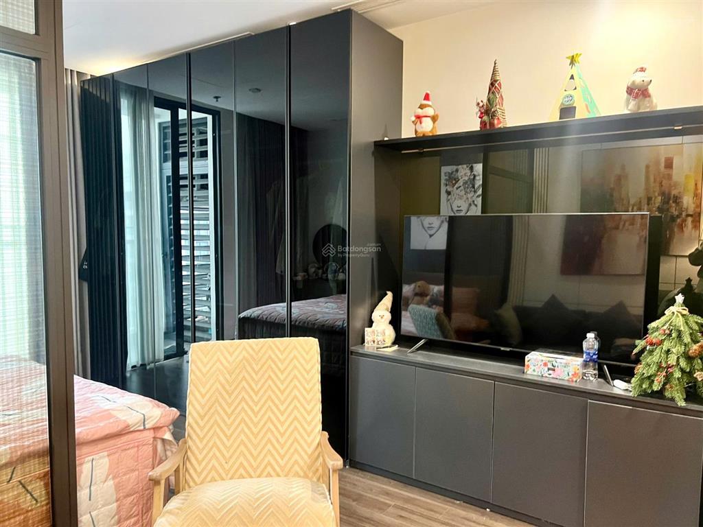 Bán căn hộ studio 38m2 tại vinhomes symphony, tầng cao view công viên lớn, giá thỏa thuận