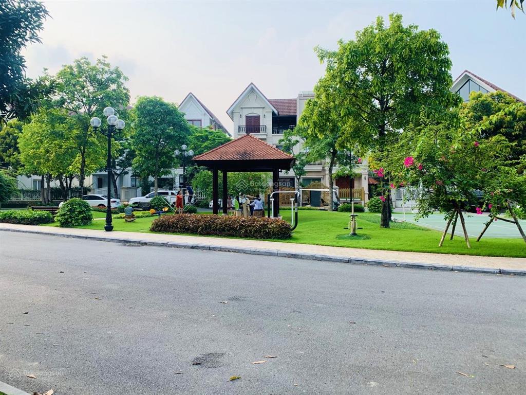 Bán biệt thự vip 380m2 vinhomes riverside công viên lớn trước nhà vườn sau view sông ngã ba to rộng