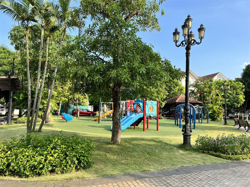Bán biệt thự vip 380m2 vinhomes riverside công viên lớn trước nhà vườn sau view sông ngã ba to rộng