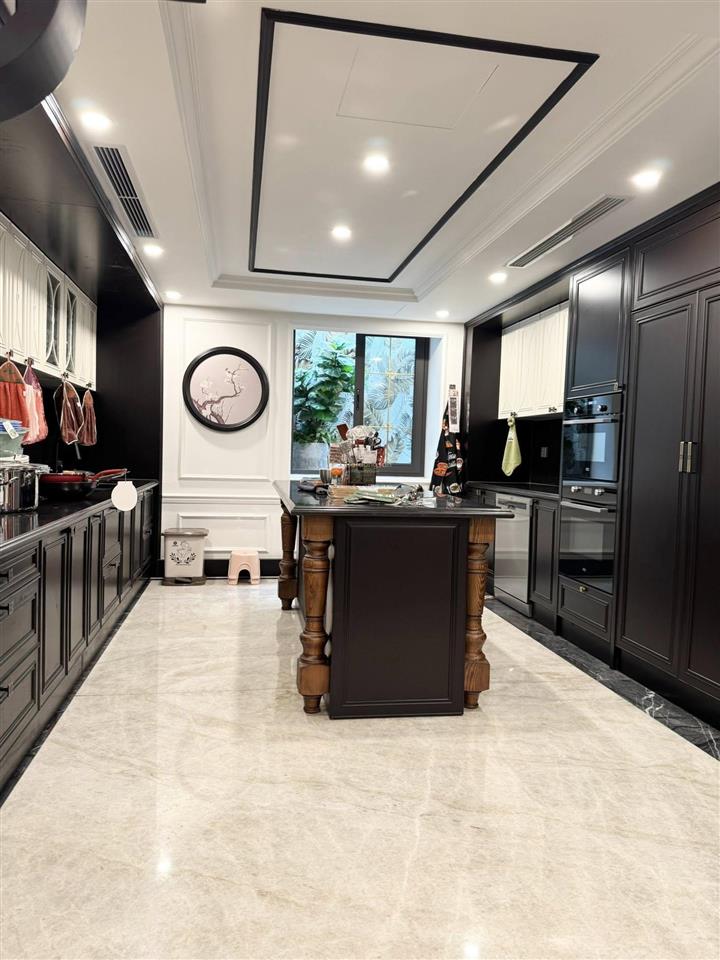 Cho thuê biệt thự đơn lập siêu vip bằng lăng 600m2 vinhomes riverside, ngã ba sông rộng đẹp