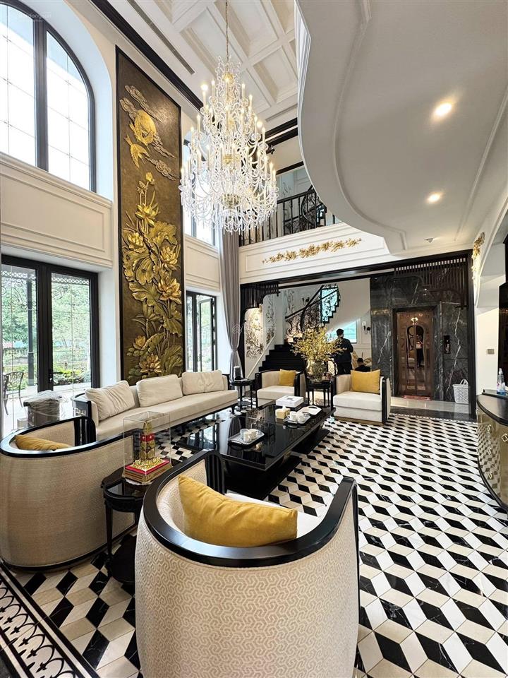 Cho thuê biệt thự đơn lập siêu vip bằng lăng 600m2 vinhomes riverside, ngã ba sông rộng đẹp
