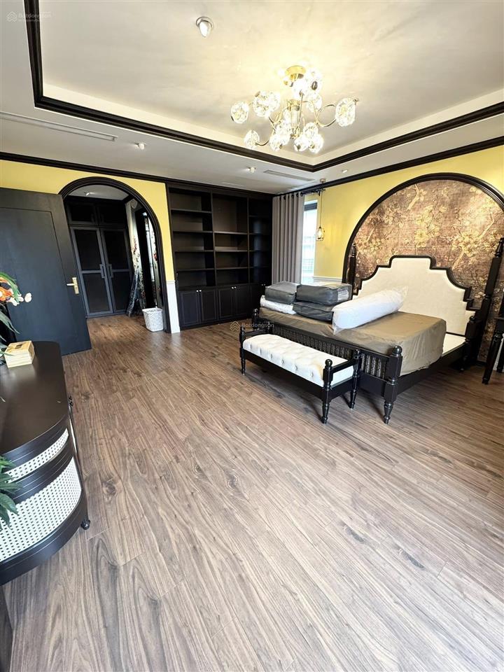 Cho thuê biệt thự đơn lập siêu vip bằng lăng 600m2 vinhomes riverside, ngã ba sông rộng đẹp