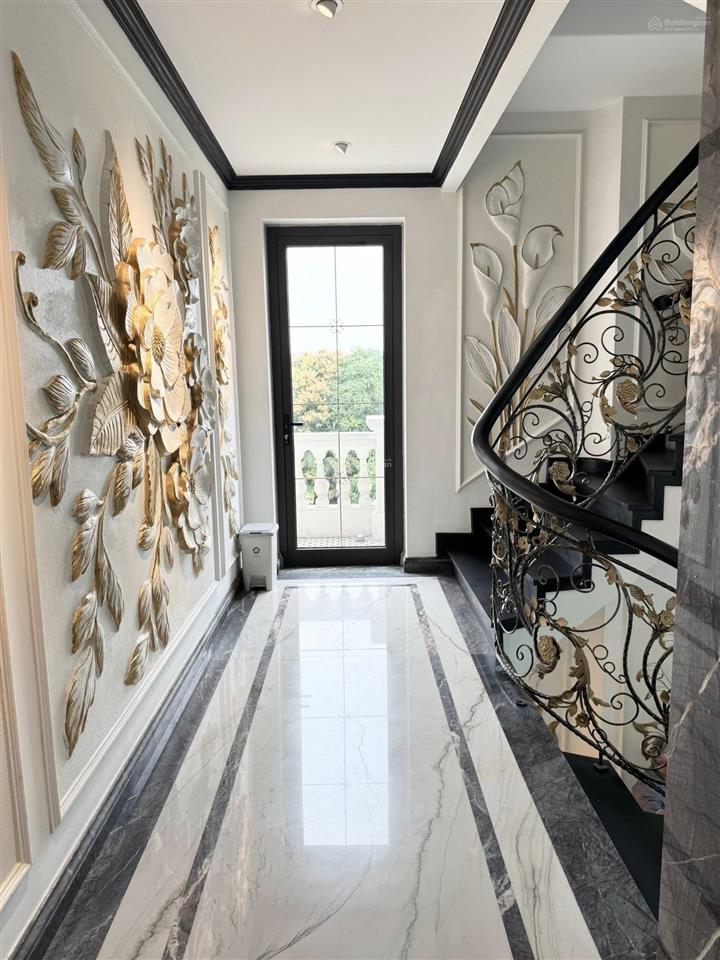 Cho thuê biệt thự đơn lập siêu vip bằng lăng 600m2 vinhomes riverside, ngã ba sông rộng đẹp