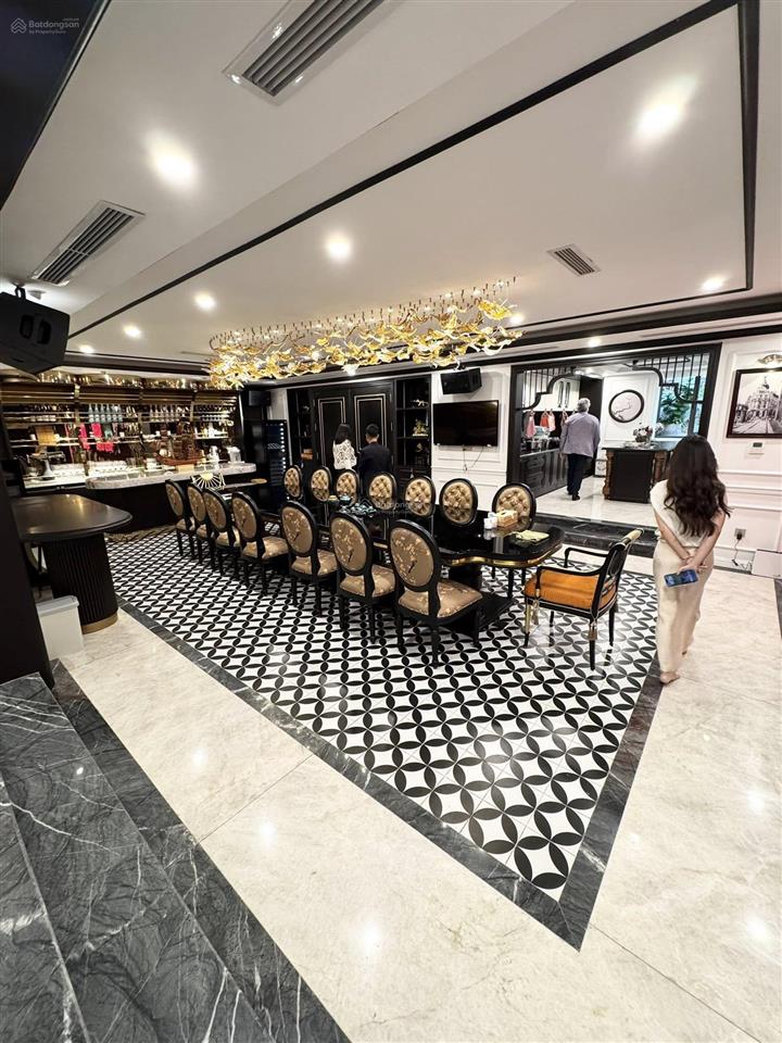 Cho thuê biệt thự đơn lập siêu vip bằng lăng 600m2 vinhomes riverside, ngã ba sông rộng đẹp