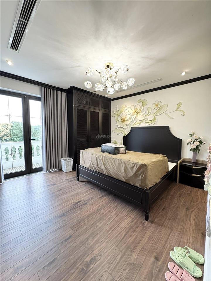 Cho thuê biệt thự đơn lập siêu vip bằng lăng 600m2 vinhomes riverside, ngã ba sông rộng đẹp
