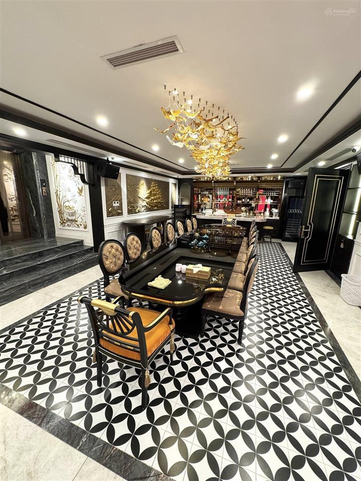 Cho thuê biệt thự đơn lập siêu vip bằng lăng 600m2 vinhomes riverside, ngã ba sông rộng đẹp