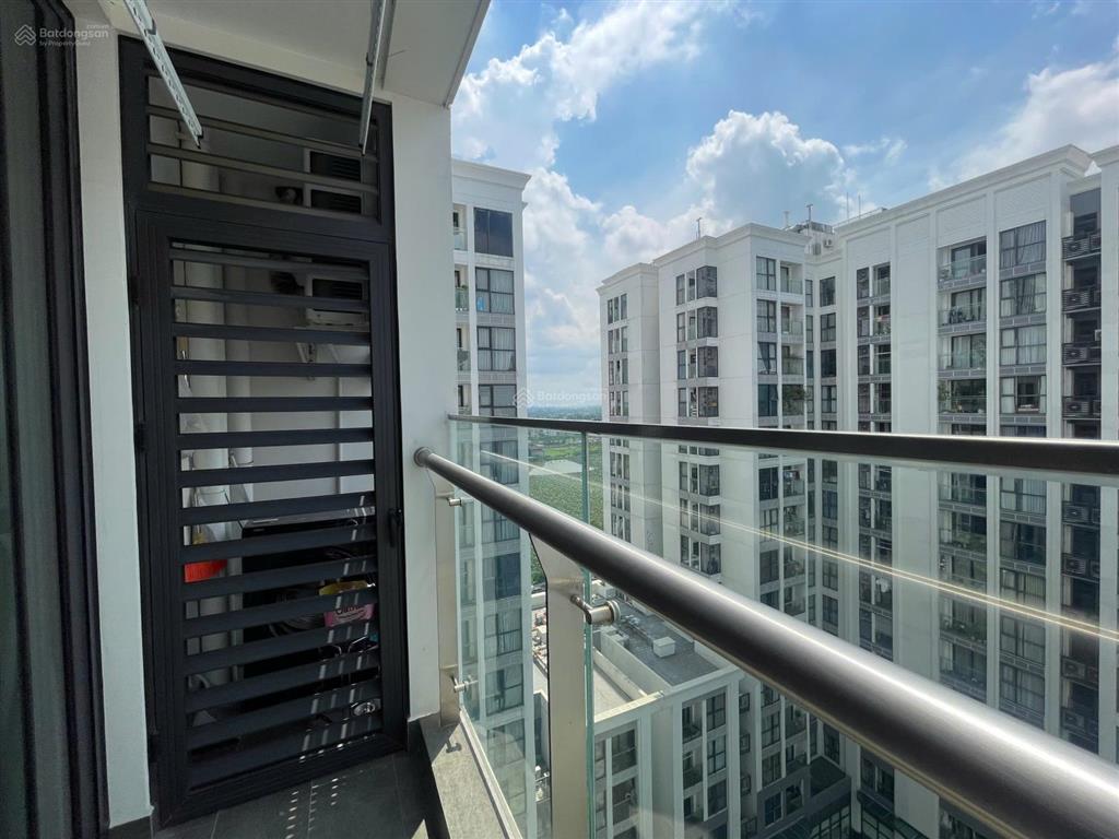 Bán căn hộ studio 38m2 vinhomes symphony, full nội thất, tầng cao, ban công đn view hồ bơi