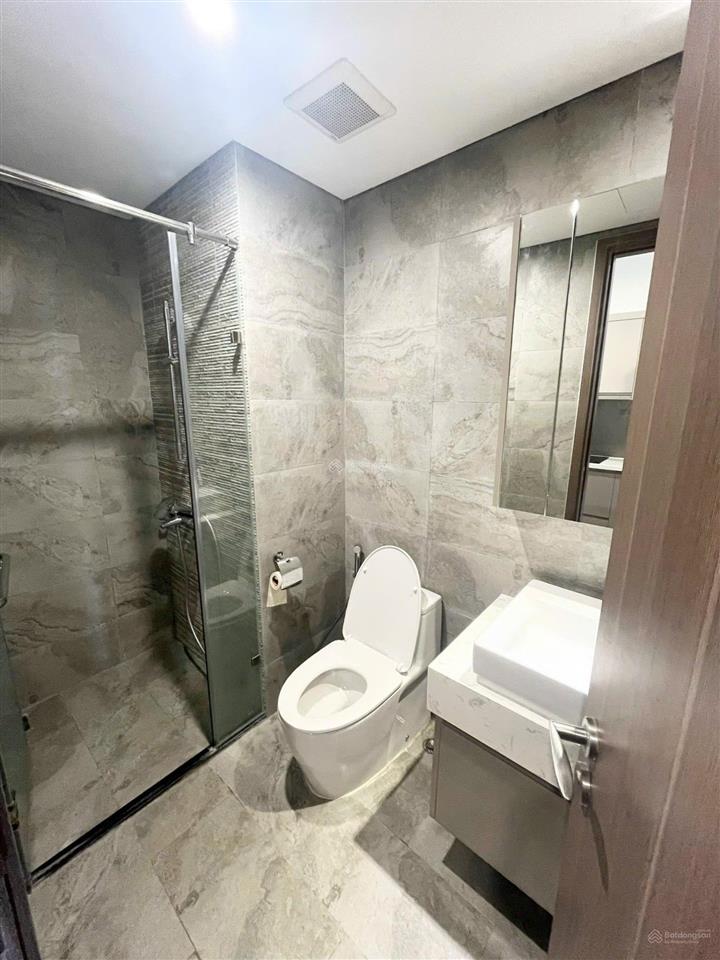 Bán căn hộ studio 38m2 vinhomes symphony, full nội thất, tầng cao, ban công đn view hồ bơi