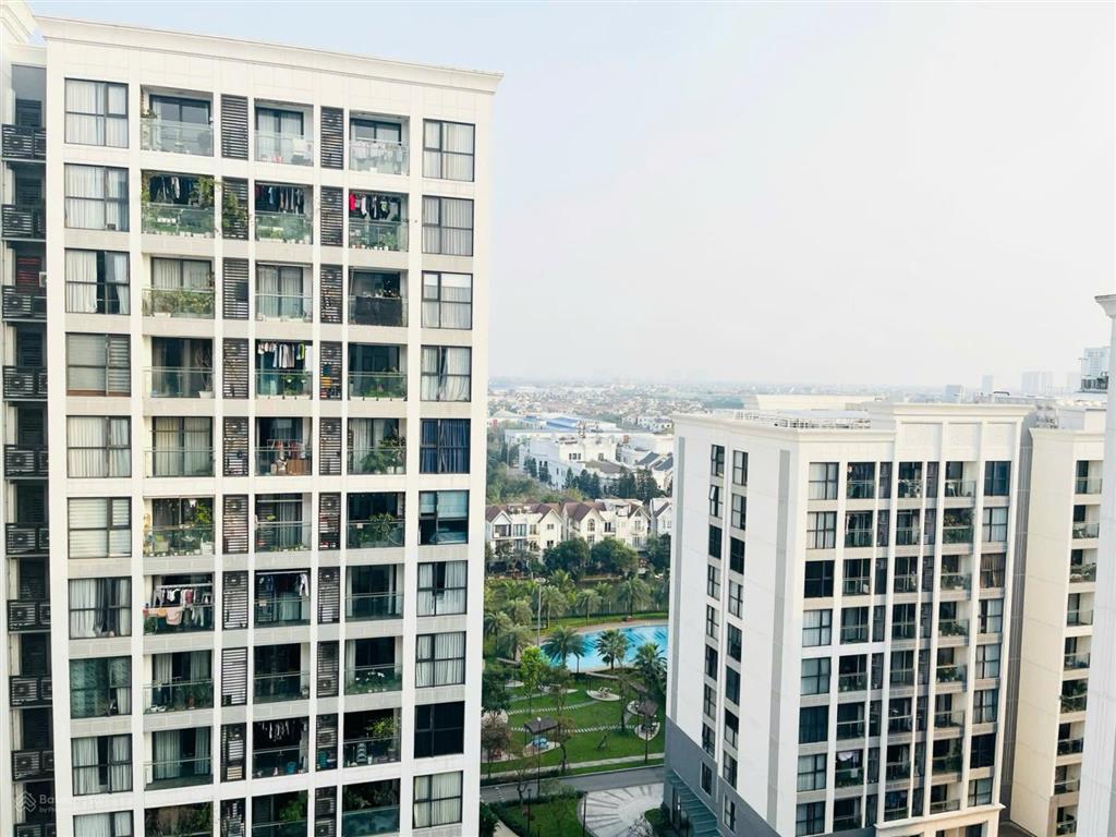 Bán căn hộ studio 38m2 vinhomes symphony, full nội thất, tầng cao, ban công đn view hồ bơi