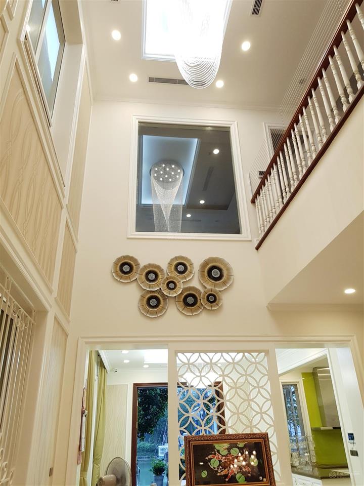 Bán biệt thự đơn lập hoa sữa 315m2 vinhomes riverside, vườn hoa trước, view sông nội khu