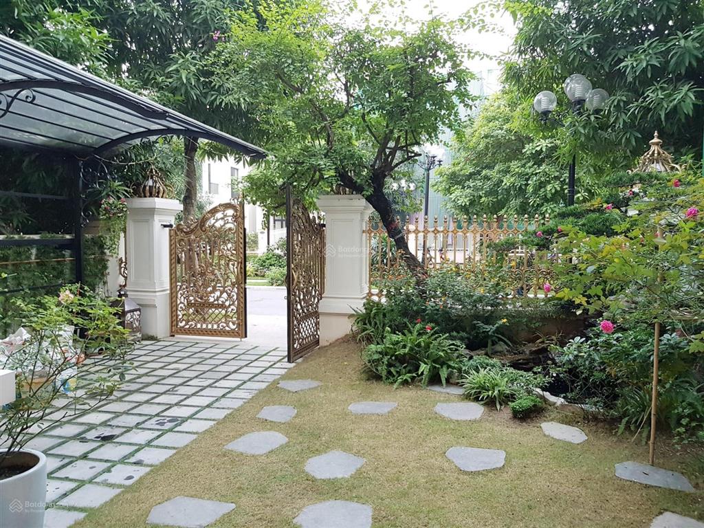 Bán biệt thự đơn lập hoa sữa 315m2 vinhomes riverside, vườn hoa trước, view sông nội khu