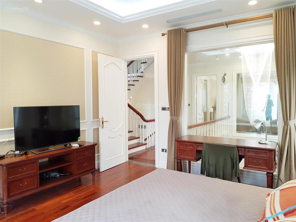 Bán biệt thự đơn lập hoa sữa 315m2 vinhomes riverside, vườn hoa trước, view sông nội khu