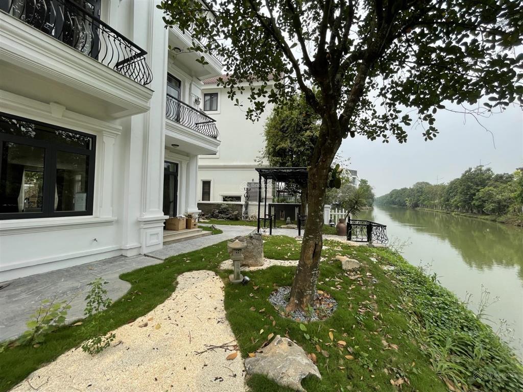 Bán biệt thự đơn lập hoa lan 381 m2 vinhomes riverside, vườn hoa trước nhà, view ngã ba sông