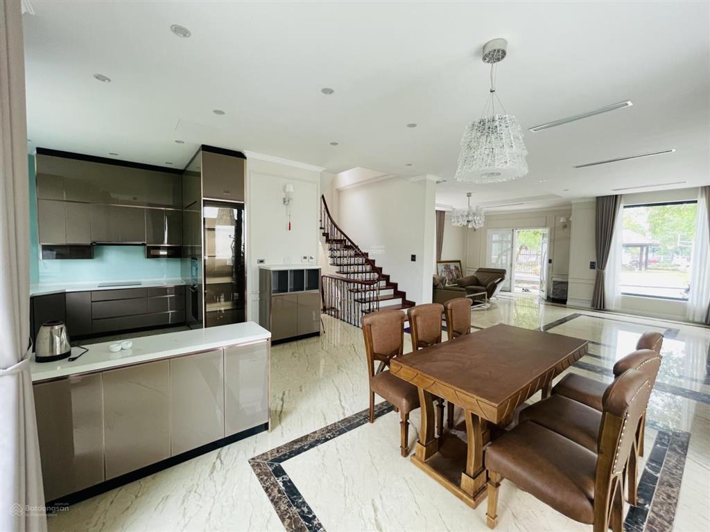 Bán biệt thự đơn lập hoa lan 381 m2 vinhomes riverside, vườn hoa trước nhà, view ngã ba sông