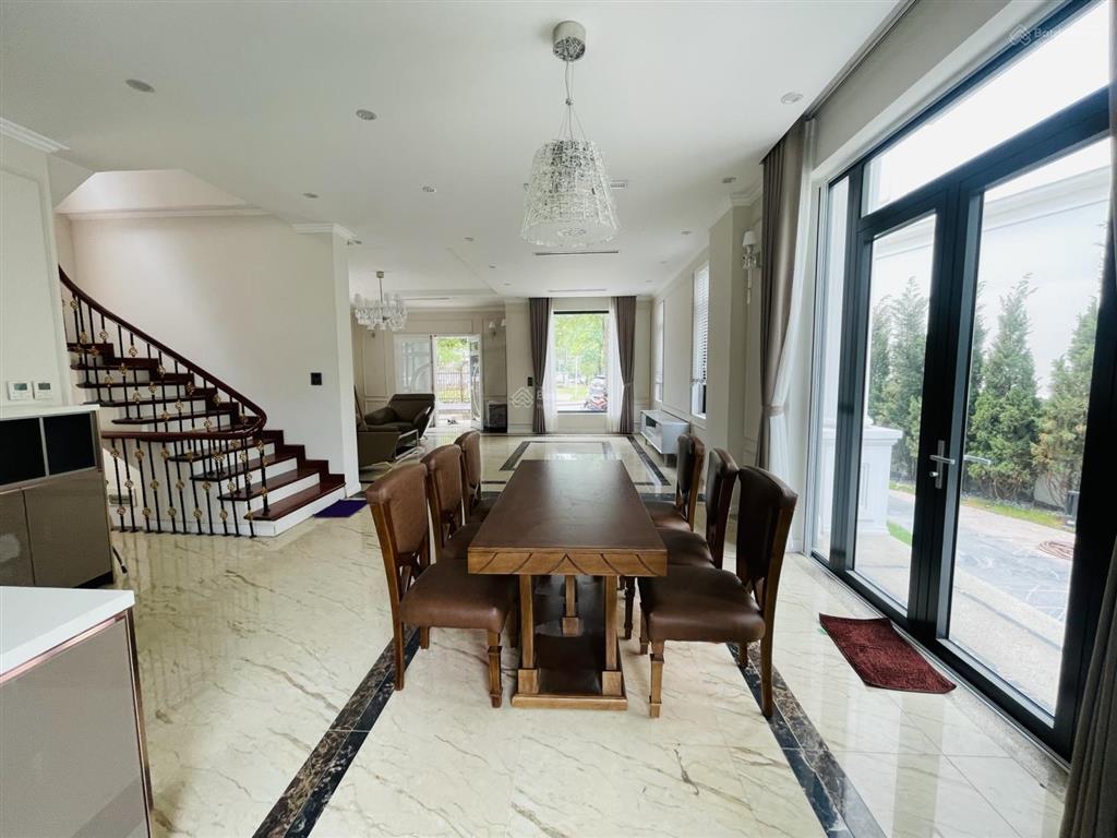 Bán biệt thự đơn lập hoa lan 381 m2 vinhomes riverside, vườn hoa trước nhà, view ngã ba sông