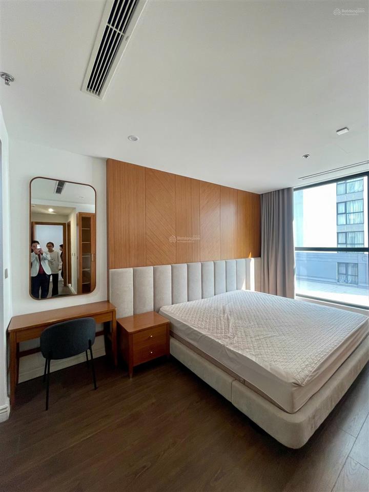 Bán gấp ch 180.5m2 vinhomes symphony 4pn, 3wc, góc ban công đn  tn view công viên lớn