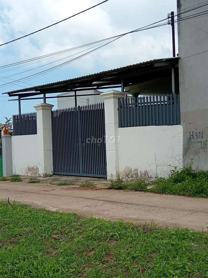 nhà cấp 4 rộng, đất 253m, 190m TC, chính chủ