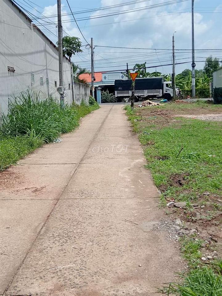 nhà cấp 4 rộng, đất 253m, 190m TC, chính chủ