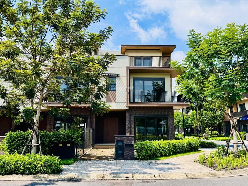 5.7 tỷ nhà phố izumi city. có sổ hồng 6,4 tỷ. vay lãi suất 0 đồng đến 25 tháng có góp với nam long.