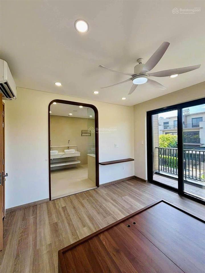 5.7 tỷ nhà phố izumi city. có sổ hồng 6,4 tỷ. vay lãi suất 0 đồng đến 25 tháng có góp với nam long.