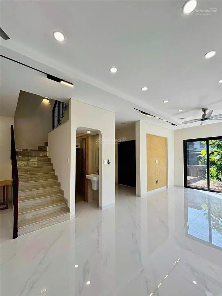5.7 tỷ nhà phố izumi city. có sổ hồng 6,4 tỷ. vay lãi suất 0 đồng đến 25 tháng có góp với nam long.
