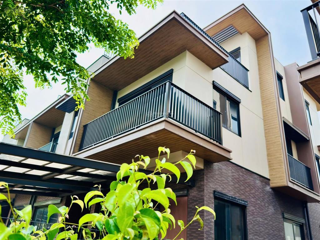 5.7 tỷ nhà phố izumi city. có sổ hồng 6,4 tỷ. vay lãi suất 0 đồng đến 25 tháng có góp với nam long.