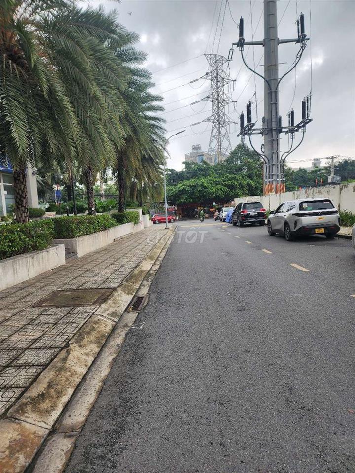 nhà trệt lầu