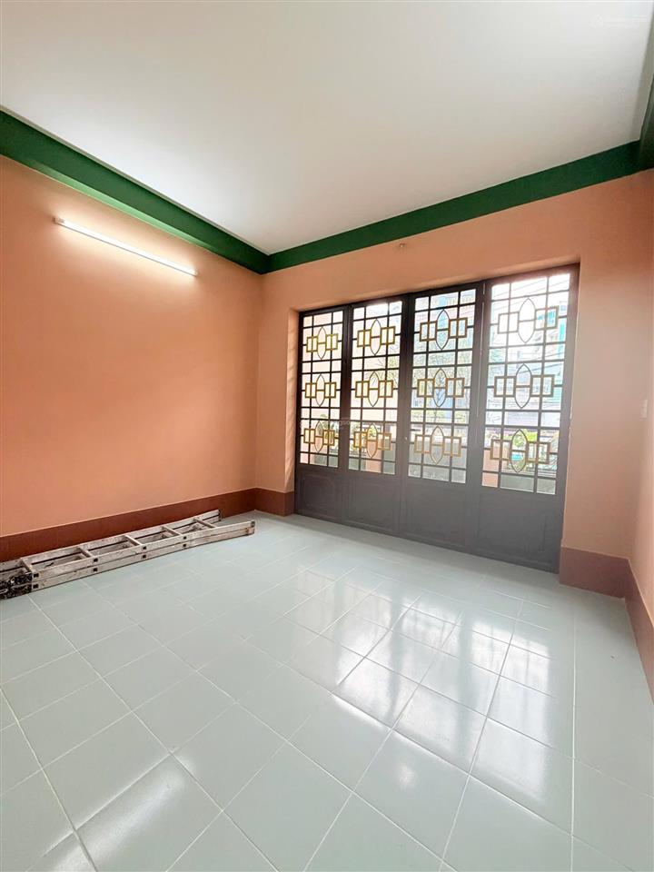 Mặt tiền 5 tầng số 7 hồng lạc, dt 4x16m, ngay chợ tân bình, giảm mạnh 2 tỷ chỉ 11,3 tỷ