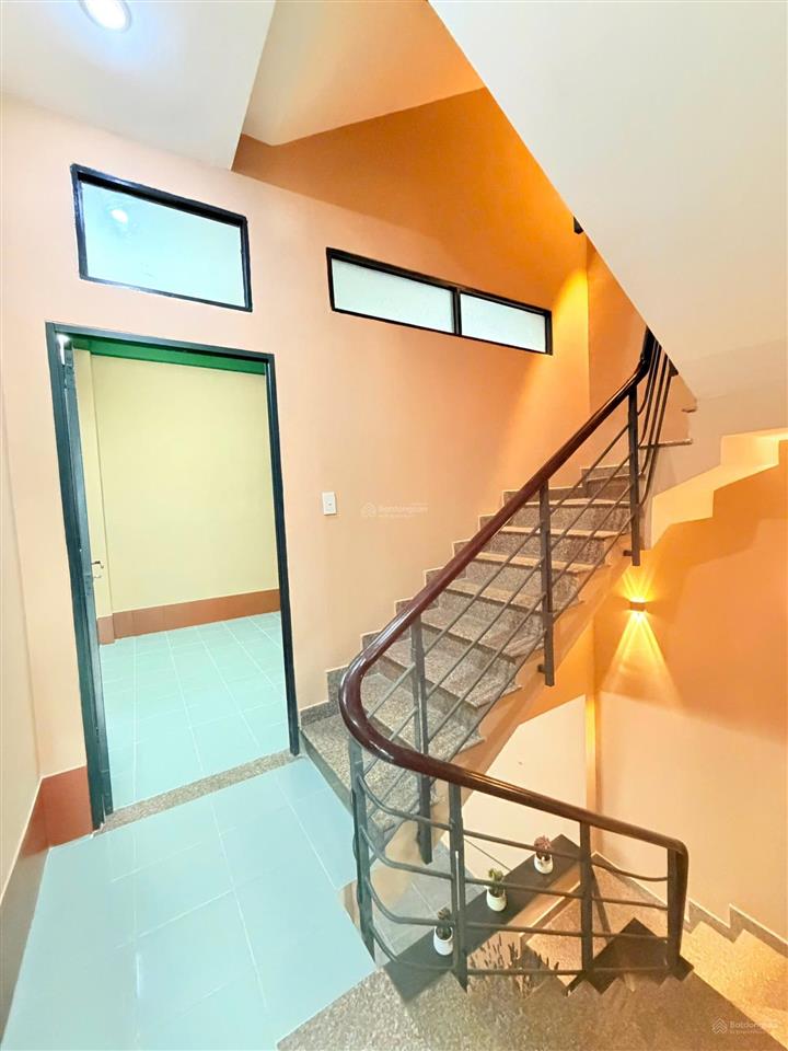 Mặt tiền 5 tầng số 7 hồng lạc, dt 4x16m, ngay chợ tân bình, giảm mạnh 2 tỷ chỉ 11,3 tỷ
