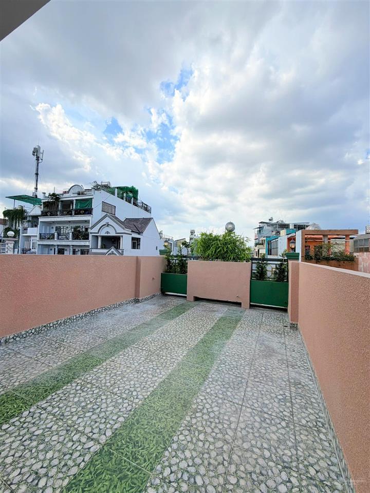 Mặt tiền 5 tầng số 7 hồng lạc, dt 4x16m, ngay chợ tân bình, giảm mạnh 2 tỷ chỉ 11,3 tỷ